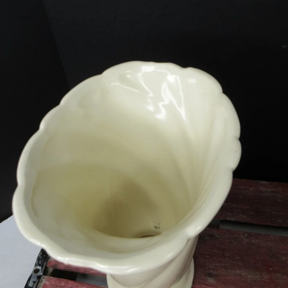 Vintage MCM Cream Ceramic Swirl Ribbed Scalloped Vase Pedestal Base Made in USA